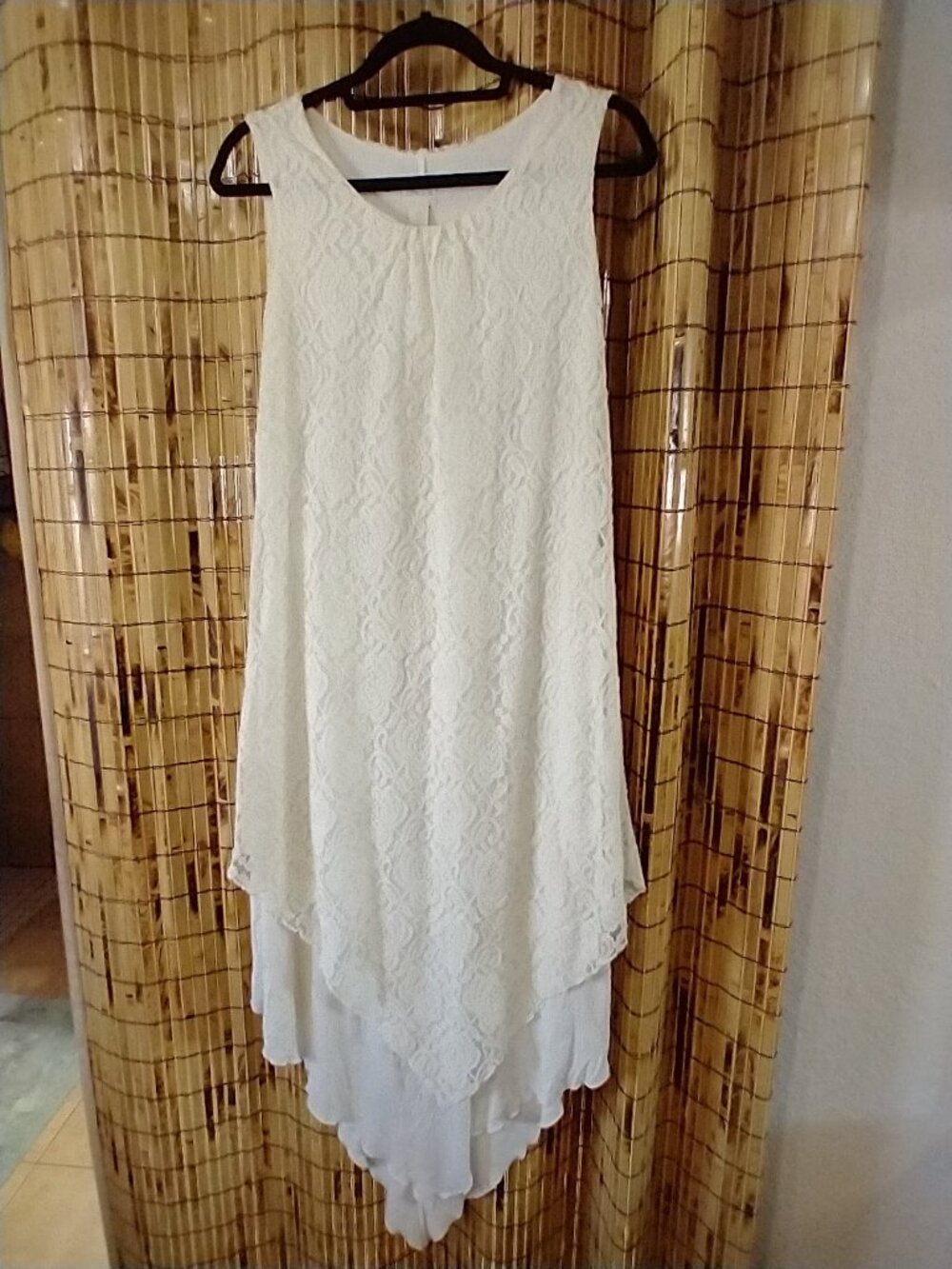 Chico’s White Floral Lace Layered Handkerchief Dress in Size 0 US Small